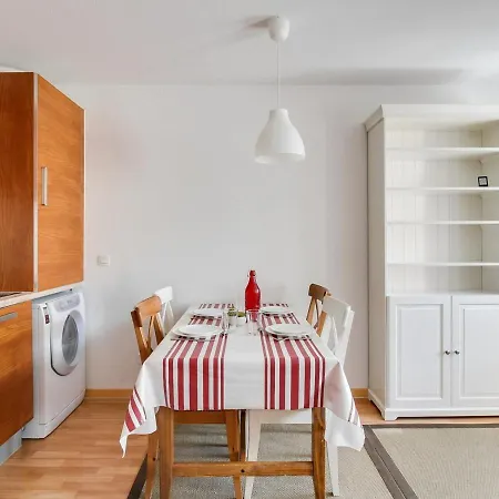 T2 En Centre-ville Pour 6 Pers., Parking, Proche Commodites Et Stations De - Fr-1-402-75 * Luz-Saint-Sauveur