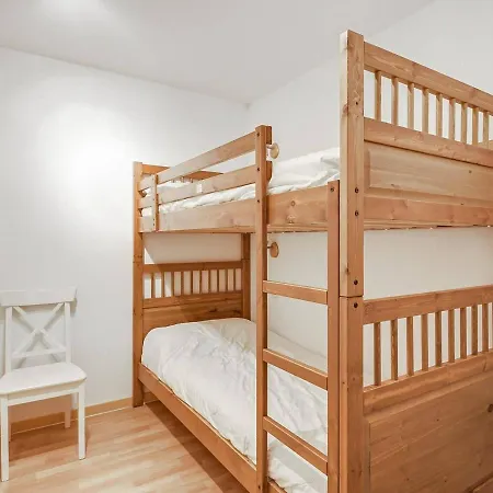 T2 En Centre-ville Pour 6 Pers., Parking, Proche Commodites Et Stations De - Fr-1-402-75 Apartment *