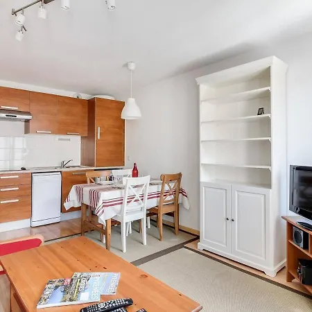 T2 En Centre-ville Pour 6 Pers., Parking, Proche Commodites Et Stations De - Fr-1-402-75 Apartment *