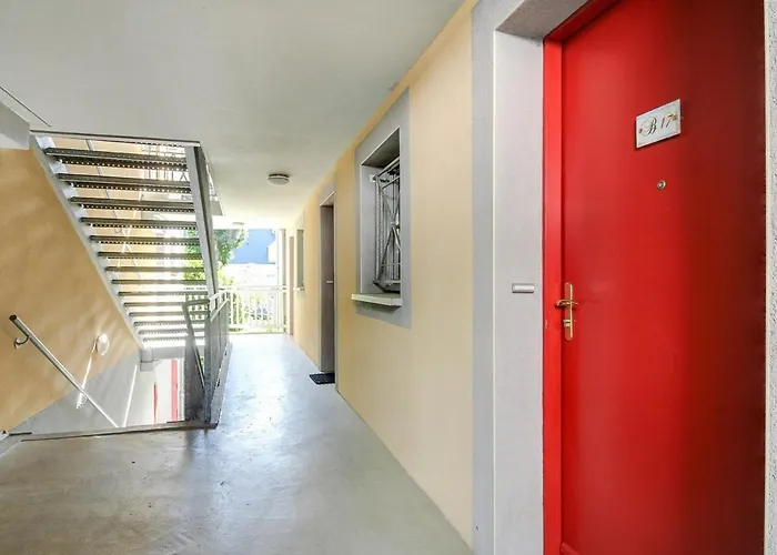 T2 En Centre-ville Pour 6 Pers., Parking, Proche Commodites Et Stations De - Fr-1-402-75 * Люс-Сен-Совёр